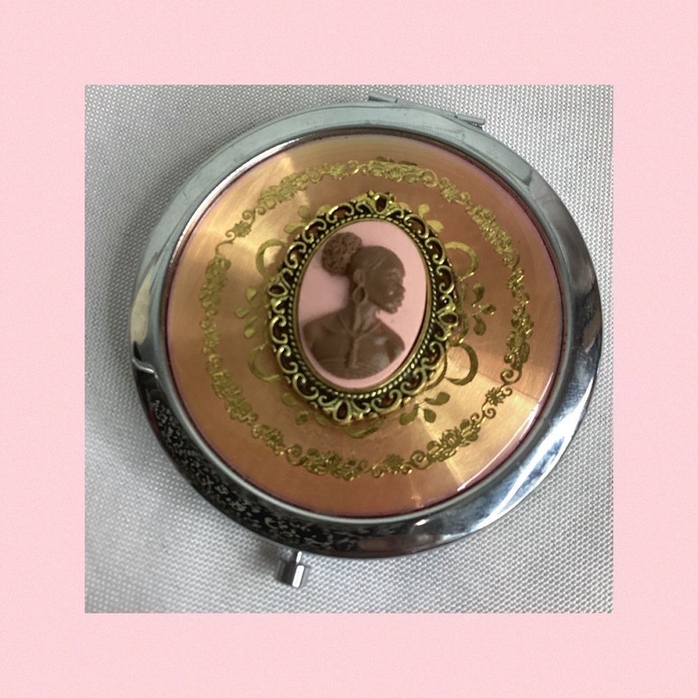 Vintage-Inspired Compact Mirror with Pink Cameo